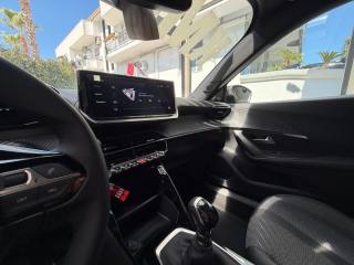 PEUGEOT 2008 usata, con Volante multifunzione