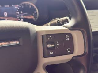 LAND ROVER Defender usata, con Autoradio digitale