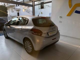 PEUGEOT 208 usata, con Autoradio