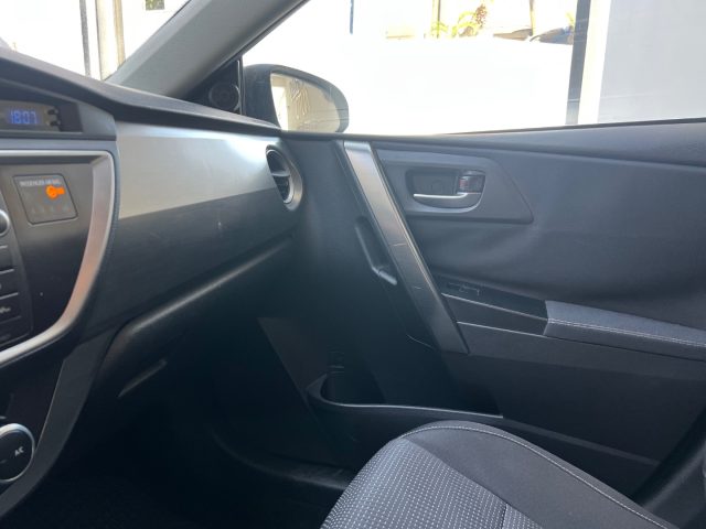 TOYOTA Auris usata 30