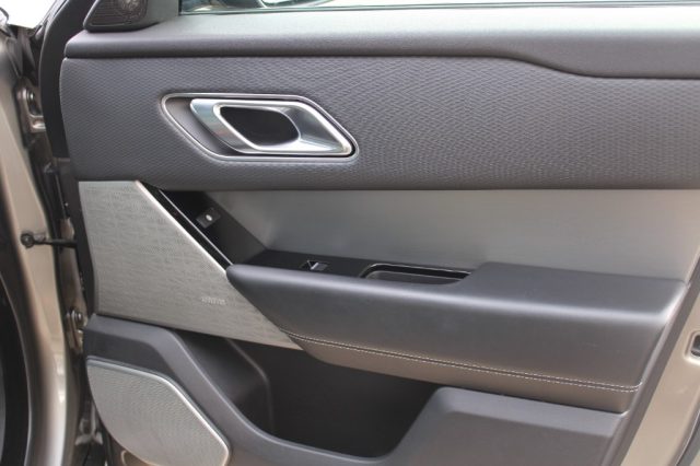 LAND ROVER Range Rover Velar usata, con Interni in pelle