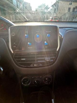 PEUGEOT 2008 usata, con Volante multifunzione