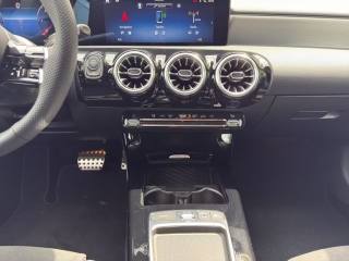 MERCEDES-BENZ A 180 usata, con Cronologia tagliandi