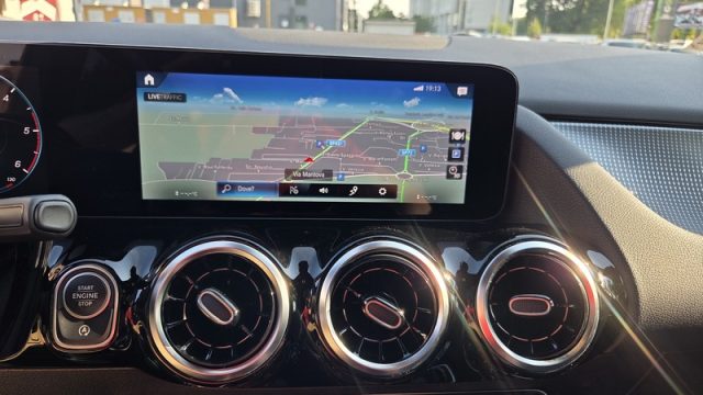 MERCEDES-BENZ GLA 180 usata, con Portellone posteriore elettrico