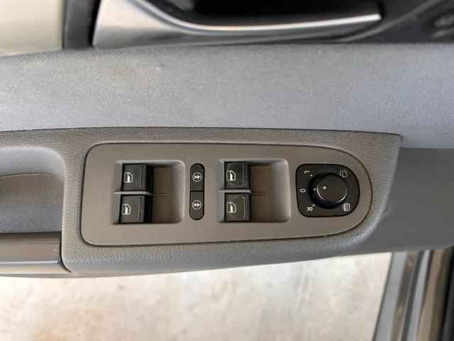 SEAT Alhambra usata, con Specchietti laterali elettrici