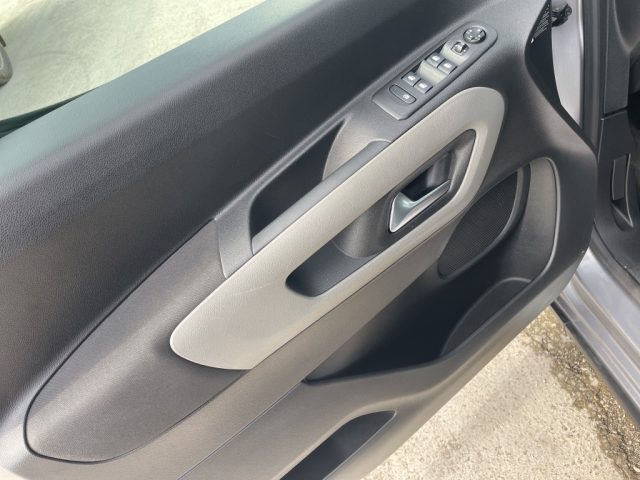 PEUGEOT Rifter usata, con Sensori di parcheggio posteriori