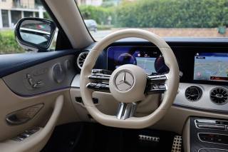 MERCEDES-BENZ E 220 usata, con Volante multifunzione