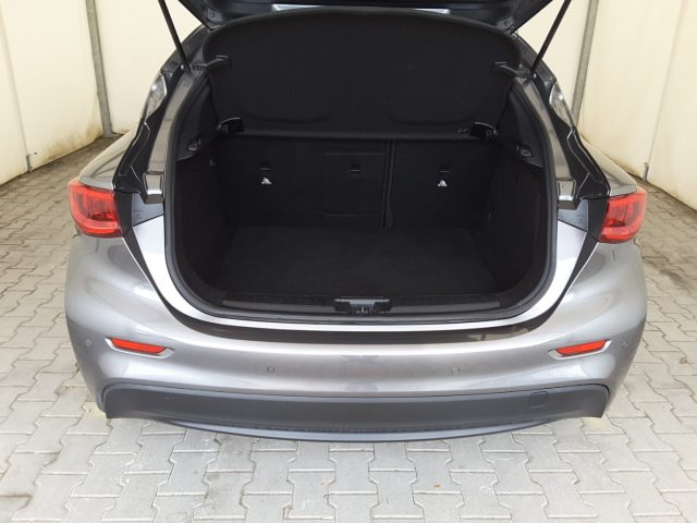 INFINITI Q30 usata, con Lettore CD