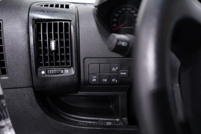 PEUGEOT Boxer usata, con Volante multifunzione