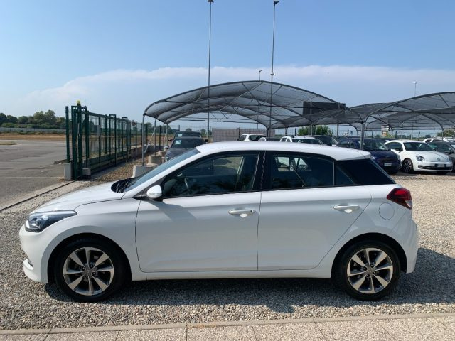 HYUNDAI i20 usata, con Airbag