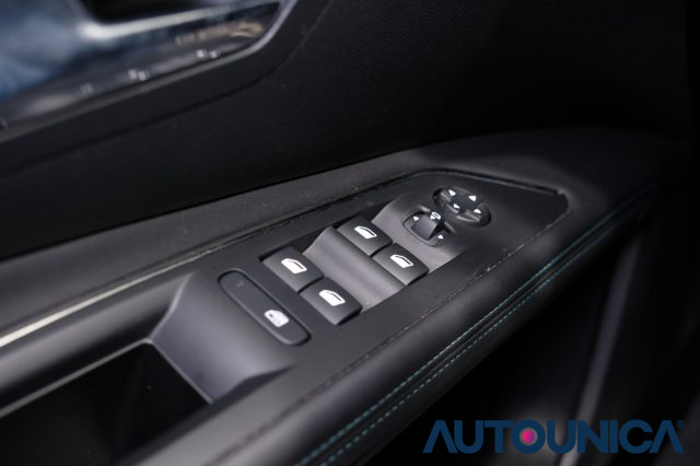 PEUGEOT 3008 usata, con Sensori di parcheggio anteriori