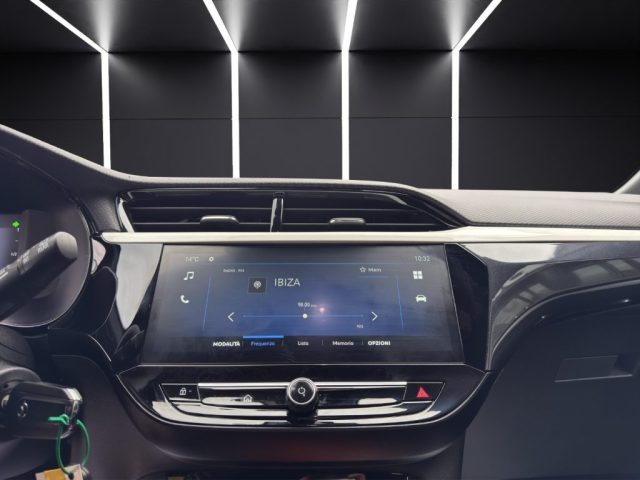 OPEL Corsa usata, con Touch screen