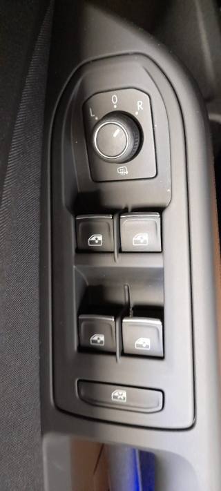 VOLKSWAGEN Golf usata, con Airbag testa