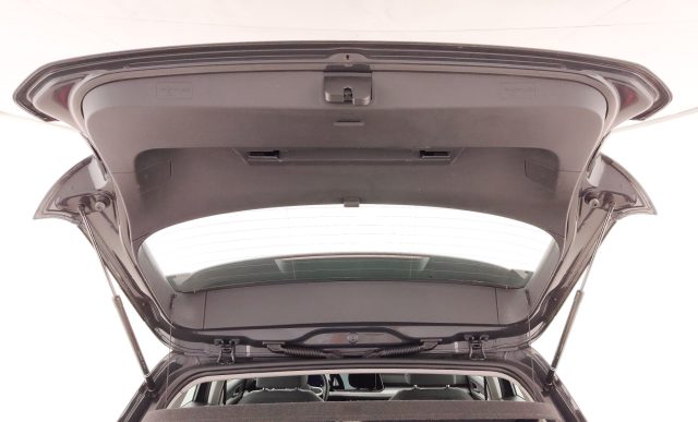 VOLKSWAGEN Golf usata, con Isofix