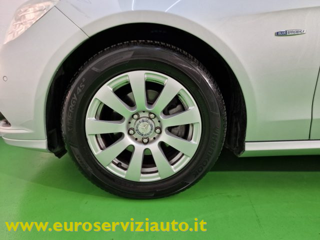 MERCEDES-BENZ E 220 usata 48