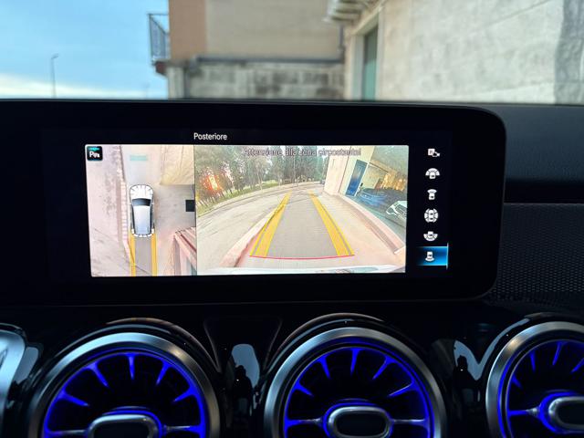 MERCEDES-BENZ GLB 200 usata, con Fari LED