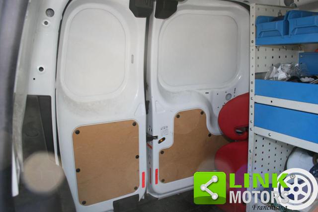 FORD Transit Courier usata, con Pneumatici da neve