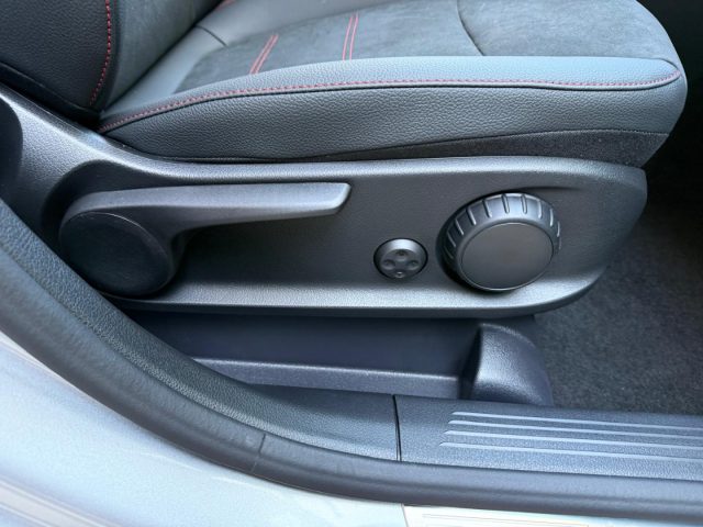 MERCEDES-BENZ GLA 180 usata 32