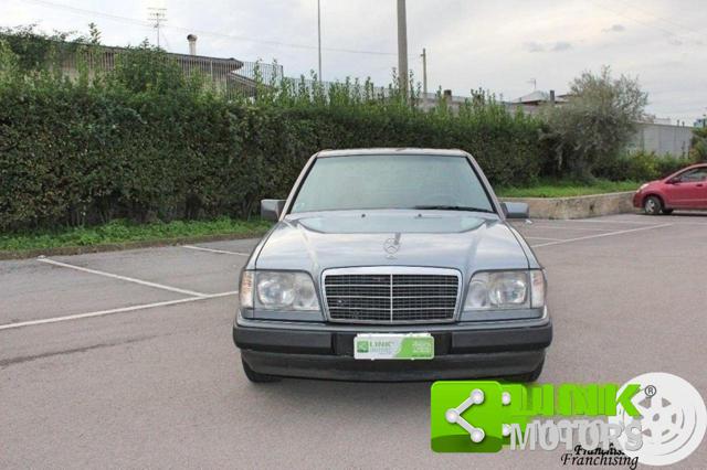 MERCEDES-BENZ E 200 usata 9