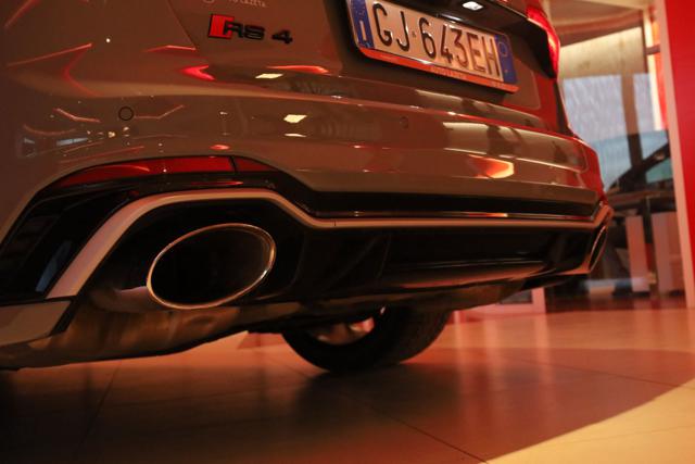 AUDI A4 usata, con Leve al volante