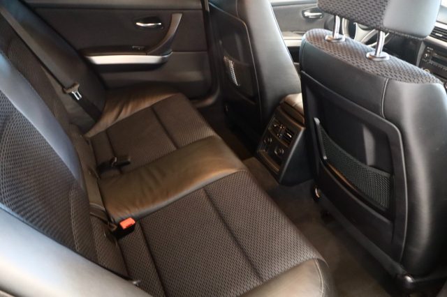 BMW 318 usata, con Controllo automatico clima