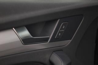 AUDI Q5 usata, con Sensori di parcheggio anteriori