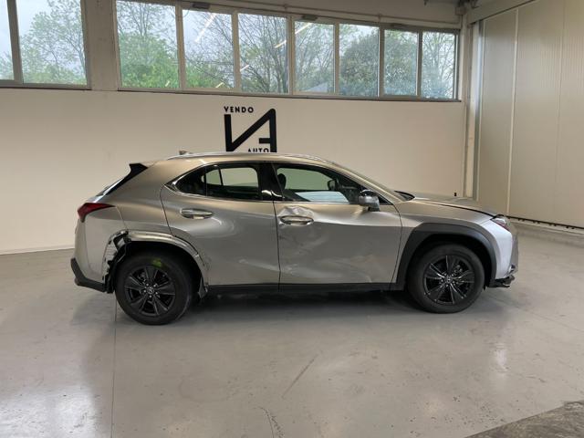 LEXUS UX 250h usata, con Cerchi in lega