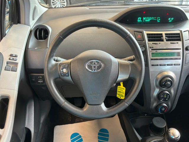 TOYOTA Yaris usata, con Volante multifunzione