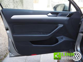 VOLKSWAGEN Passat Variant usata, con Specchietti laterali elettrici