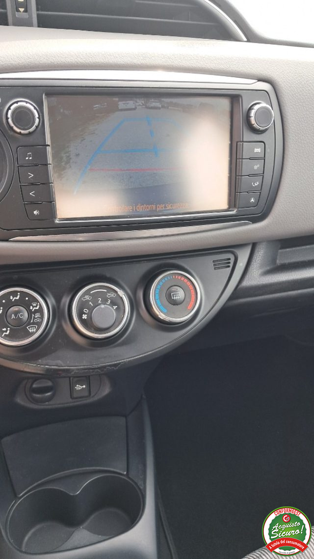 TOYOTA Yaris usata, con Autoradio