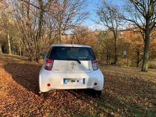 TOYOTA iQ usata, con Autoradio