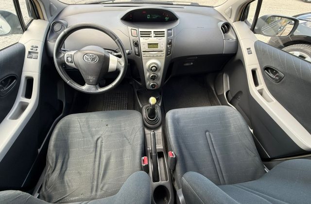 TOYOTA Yaris usata, con Airbag testa