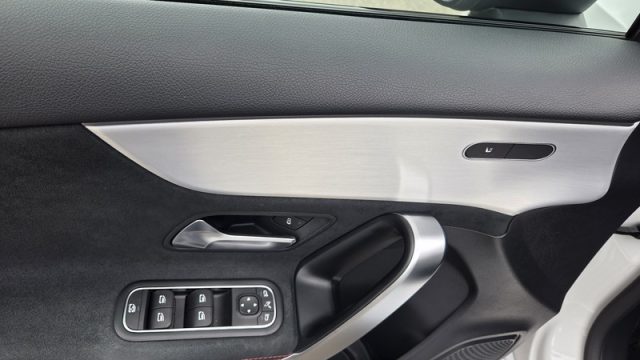 MERCEDES-BENZ A 180 usata, con Park Distance Control