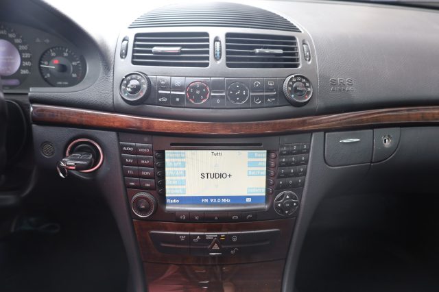 MERCEDES-BENZ E 220 usata, con Specchietti laterali elettrici