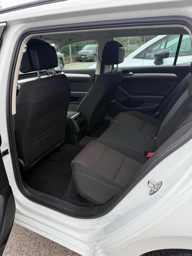 VOLKSWAGEN Passat Variant usata, con Bracciolo