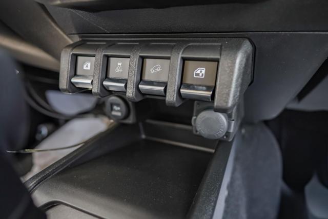 SUZUKI Jimny usata, con Bluetooth