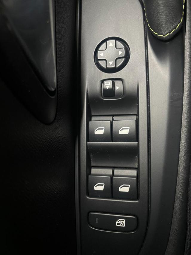 PEUGEOT 208 usata, con Touch screen