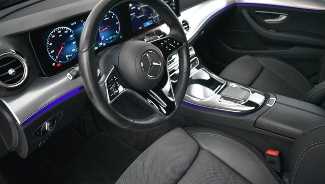 MERCEDES-BENZ E 220 usata, con Chiusura centralizzata