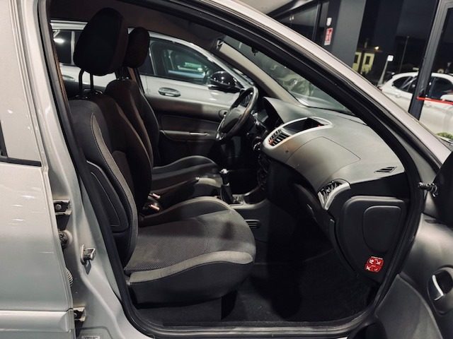 PEUGEOT 206 usata, con MP3