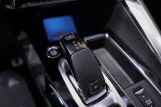 PEUGEOT 5008 usata, con Touch screen
