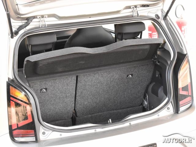 VOLKSWAGEN up! usata 35
