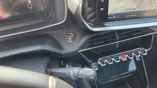 PEUGEOT 2008 usata, con Volante multifunzione