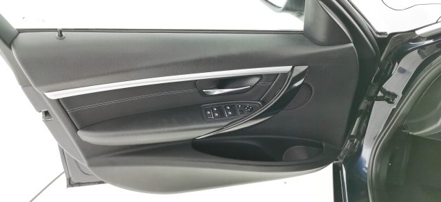 BMW 318 usata, con Fari full-led
