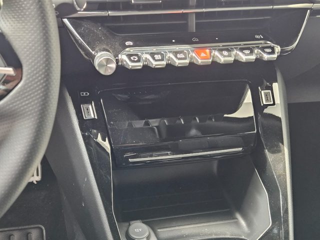 PEUGEOT 2008 usata, con Volante multifunzione