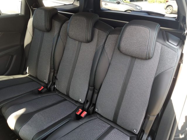 PEUGEOT 5008 usata, con Cerchi in lega