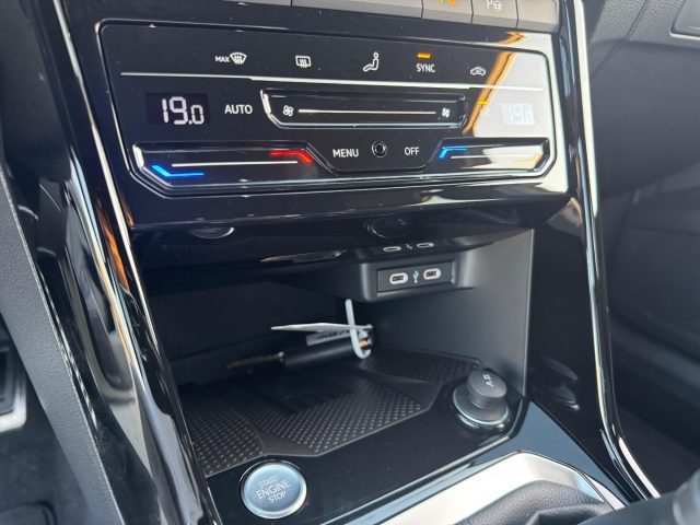 VOLKSWAGEN T-Roc usata, con Interni in pelle