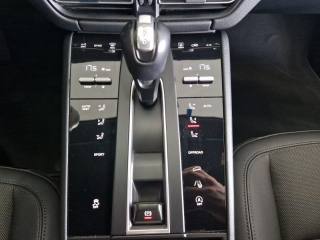 PORSCHE Macan usata, con Park Distance Control