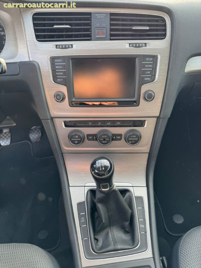 VOLKSWAGEN Golf usata, con USB