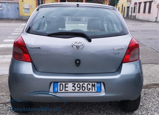 TOYOTA Yaris usata, con Autoradio