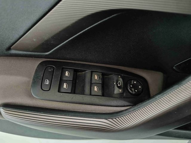 PEUGEOT 2008 usata, con Bluetooth